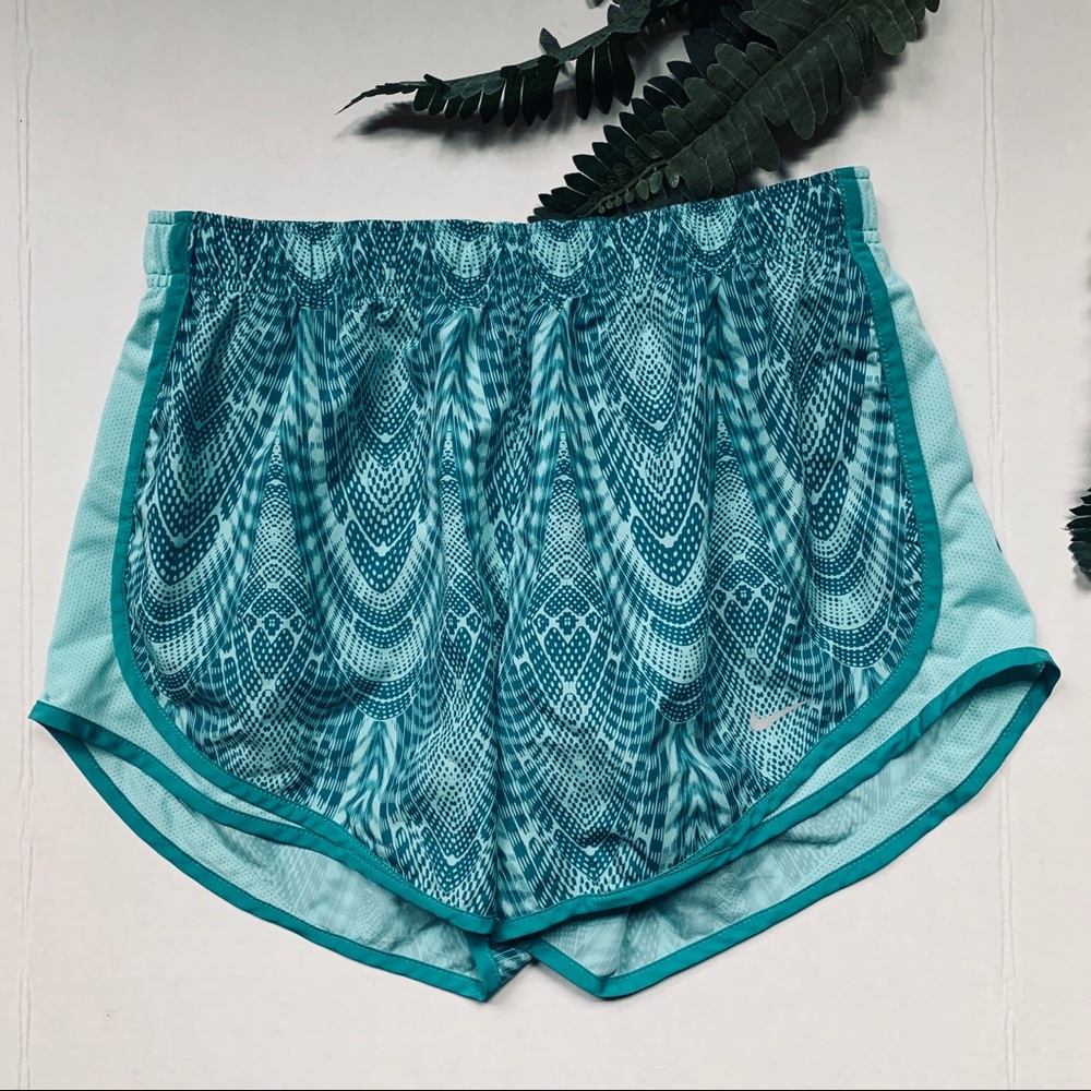 Nike Athletic Dri Fit shorts seafoam size large